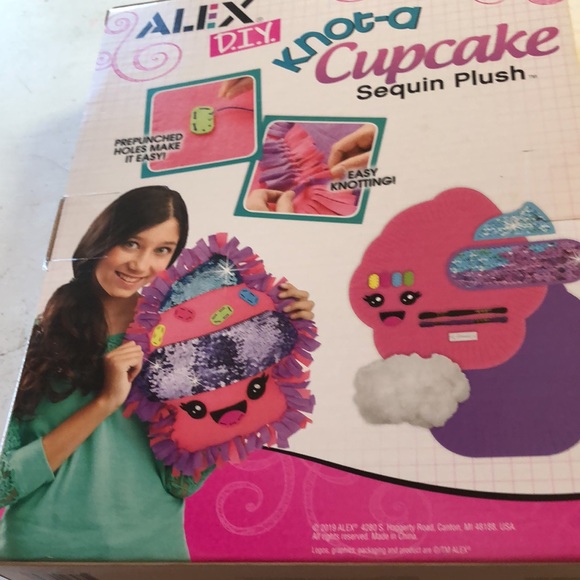 Knot -a cupcake  sequin plush - Picture 6 of 10